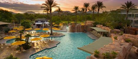 حمّام سباحة خارجي، حمّام سباحة مُدفَّأ