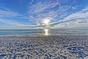 Beach nearby, sun-loungers, beach towels