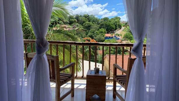 Romantic Suite | Pillowtop beds, WiFi (free), bed sheets - Casa Boutique (Cunha)