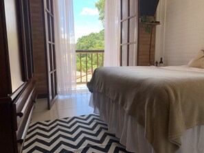 Panoramic Room | Pillow-top beds, free WiFi, bed sheets - Casa Boutique (Cunha)