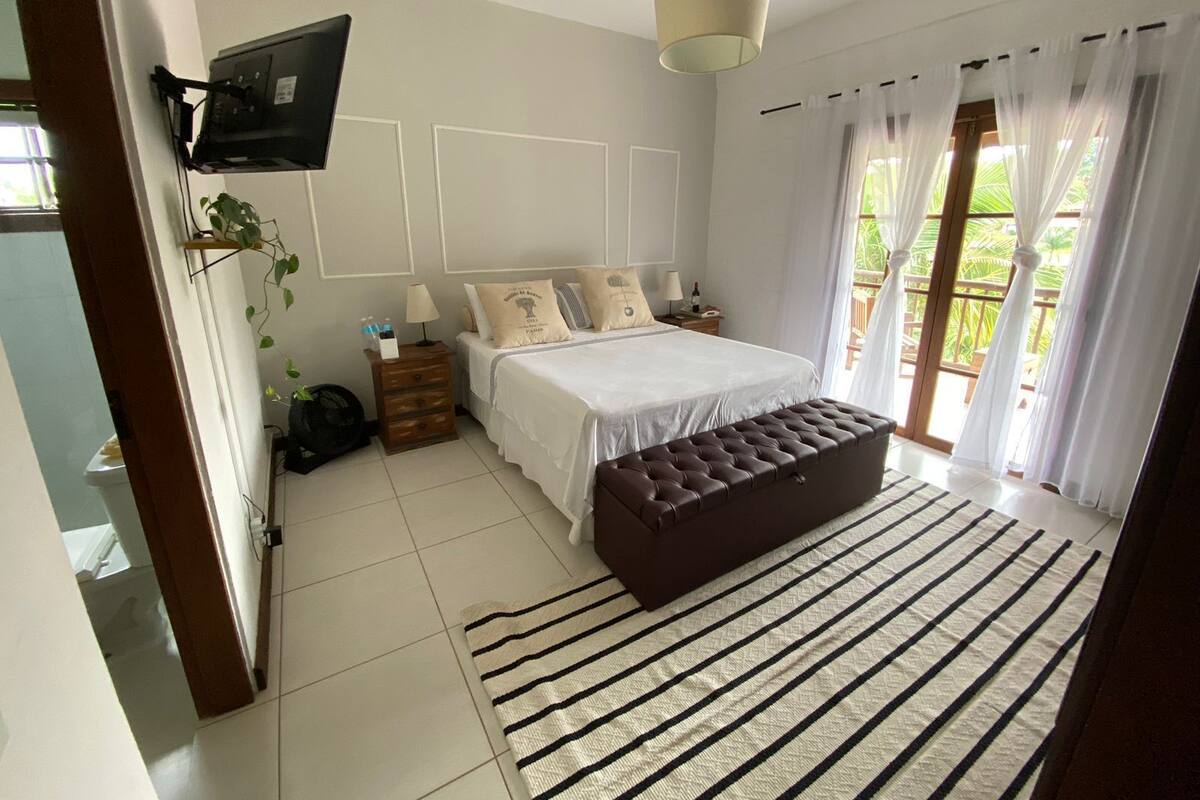 Romantic Suite | Pillowtop beds, WiFi (free), bed sheets