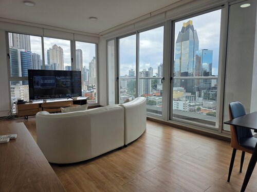 Beutiful Modern Apartment, High Speed Internet, Best Location