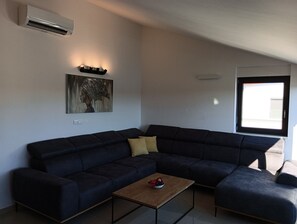 Smart TV, music library - Penthouse Sunset 1st sea line (Medulin)