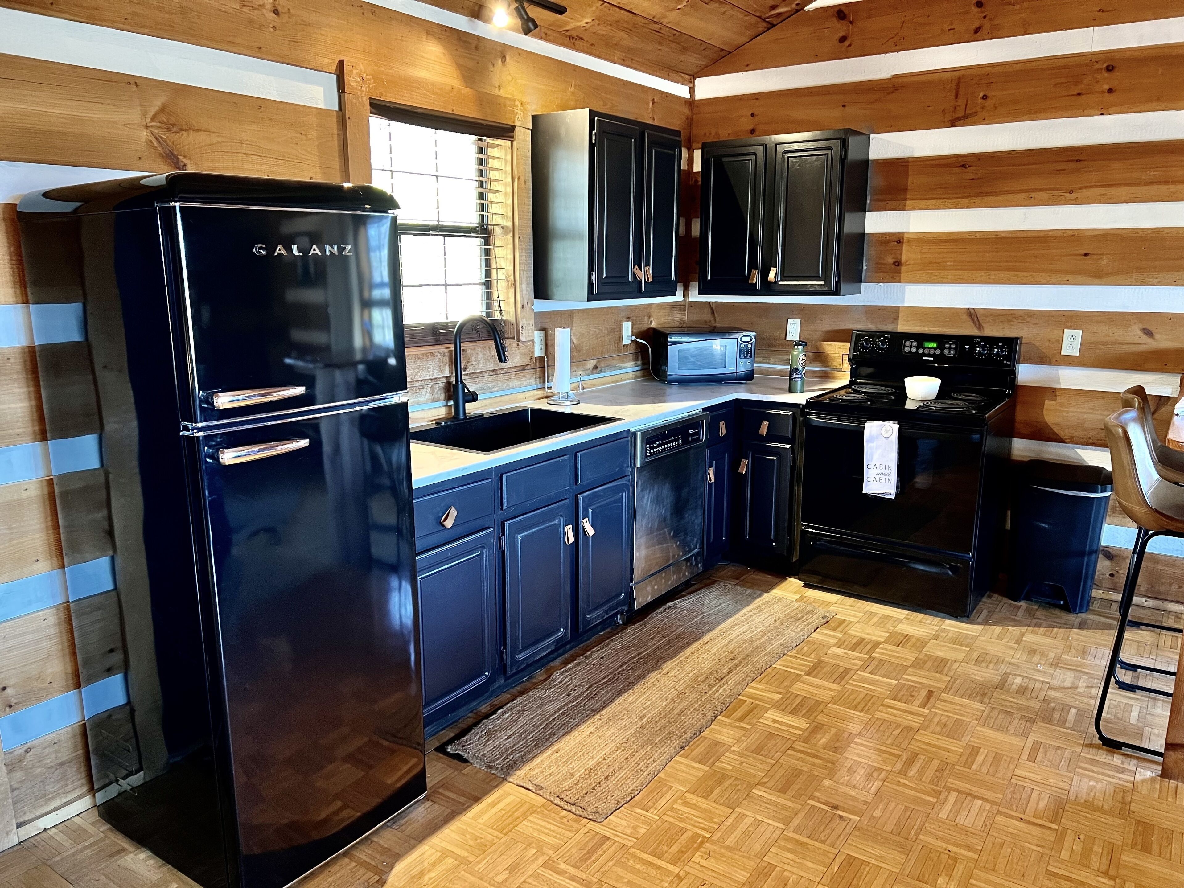 Cozy, Private Cabin w/ a View & Hot Tub