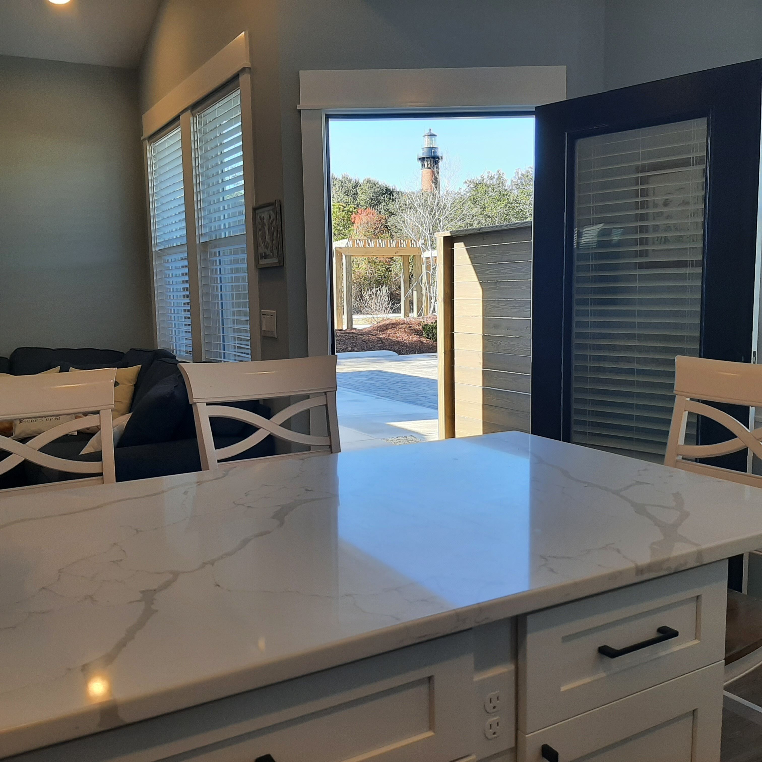 Location, Location, Location! - Luxury Oceanside Cottage-4 minutes to the Beach!