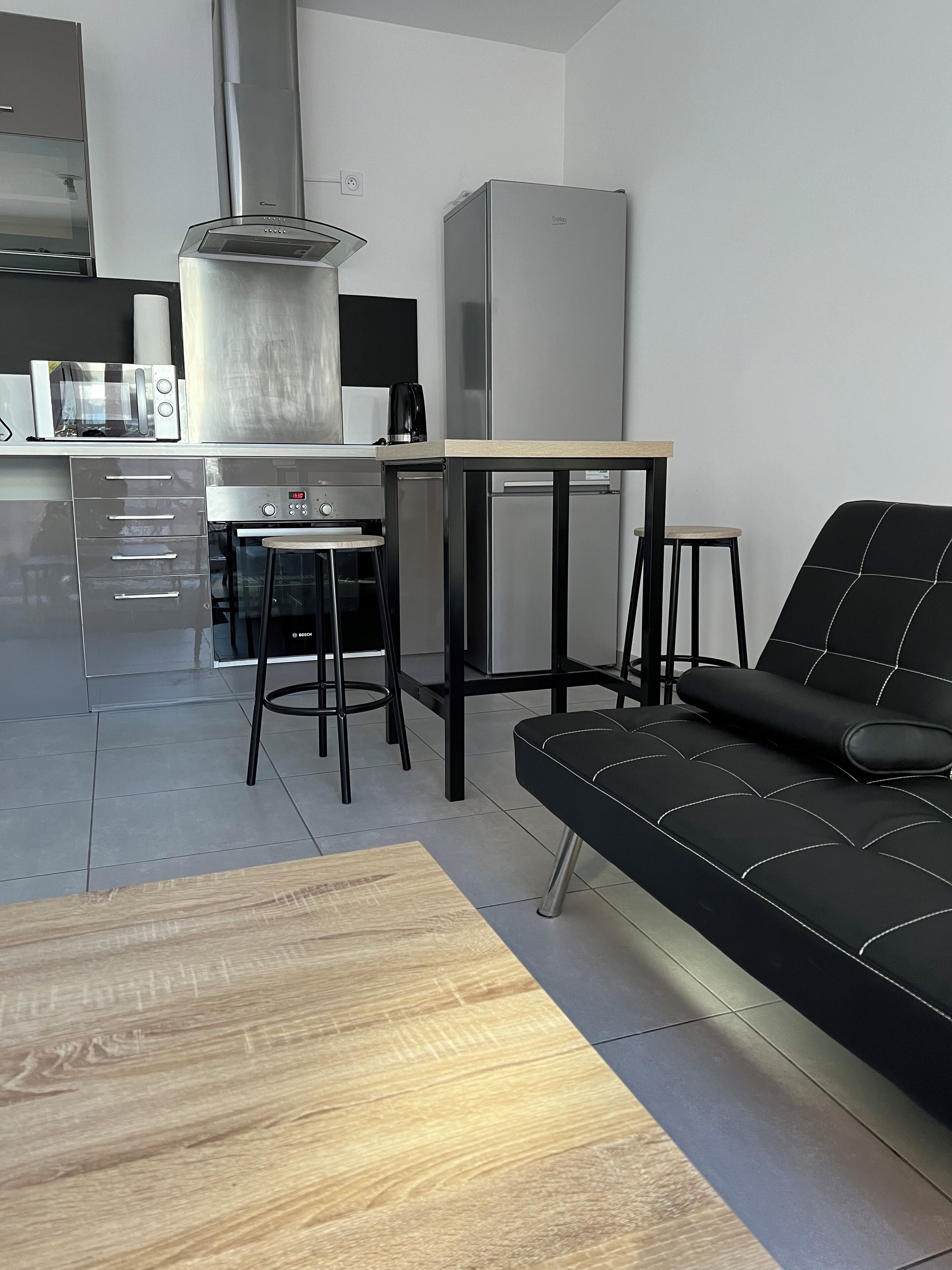 Modern Villa 15 mins from the airport and 25 mins from the sea