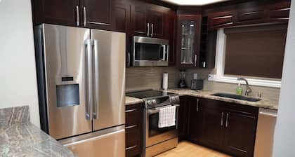 Fully Equipped Apt w/Impeccable Service-FAST Wi-Fi