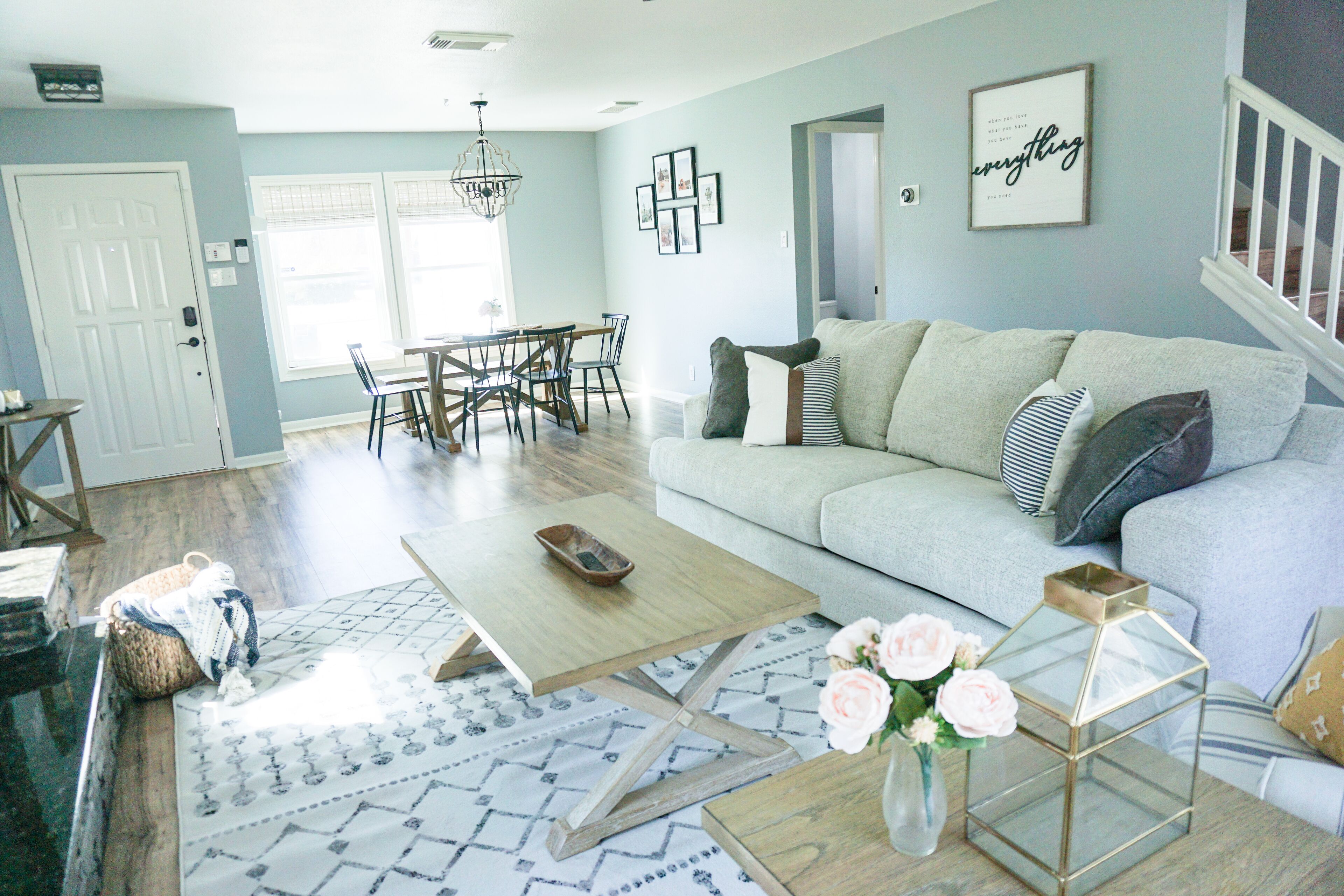 The Blue Haus by Sea World - 15 min from Lackland AFB, UTSA and more!
