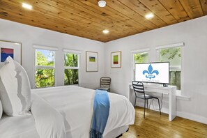 2 bedrooms, iron/ironing board, travel crib, free WiFi - Bungalow Reborn: Pool, Sonos, Fire Pit Oasis! (Fort Lauderdale)