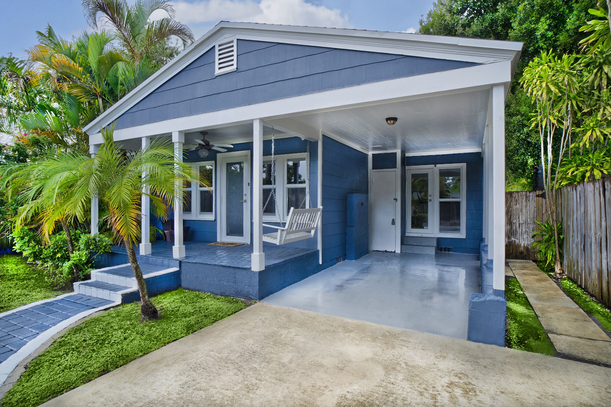 Fabulous Bungalow w/Outdoor Eden mins from Beach