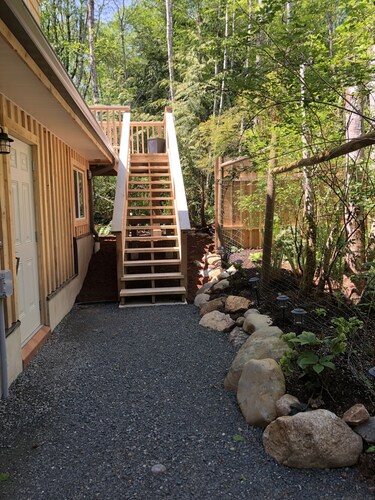 Luxury Loft - Quiet rural setting - 5 min from the beach!