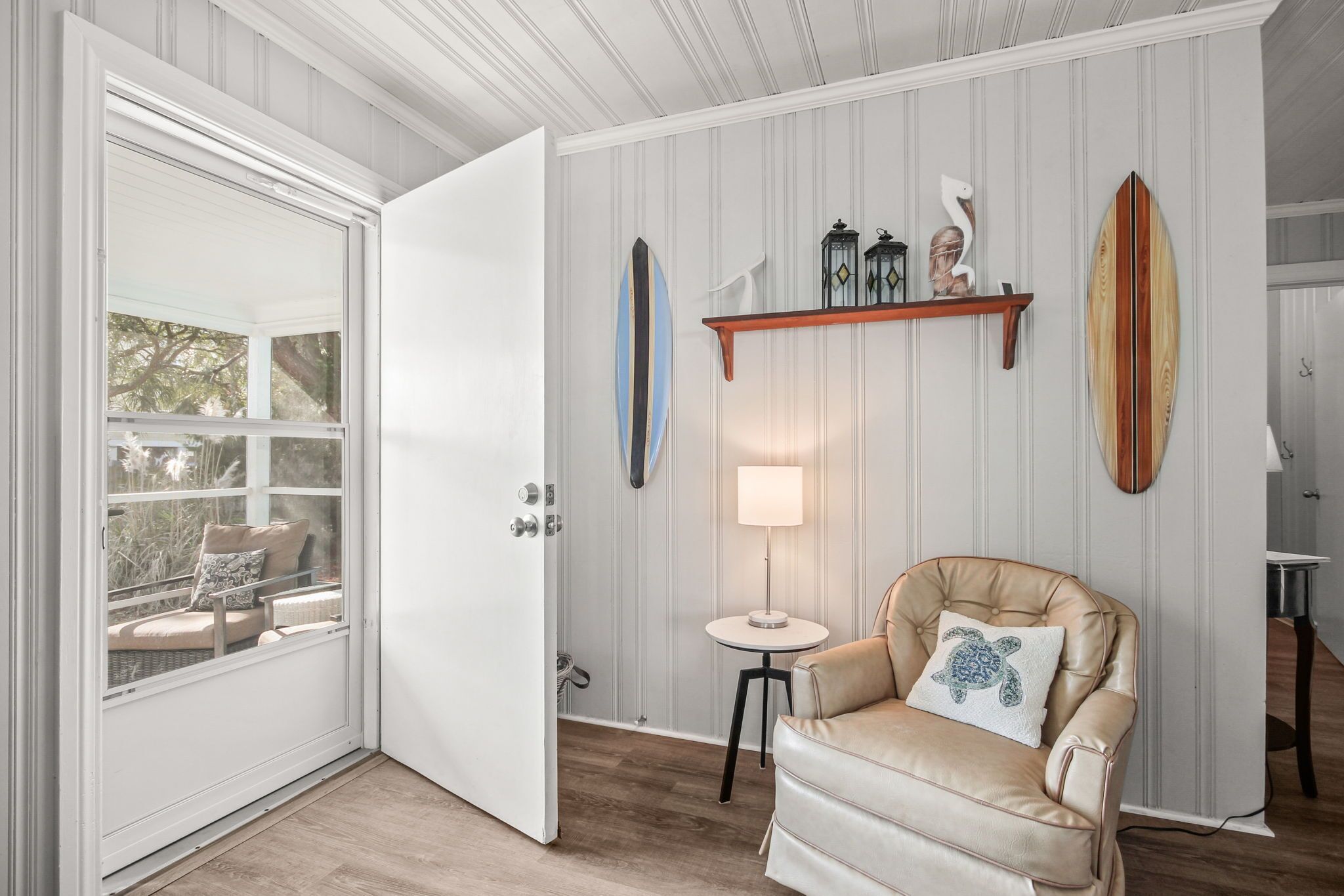 Pet friendly beach cottage short walk to beach