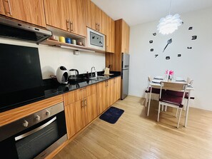 Private kitchen - 1-bed - Sleeps 4 With High Rise City View (Cagayan de Oro)