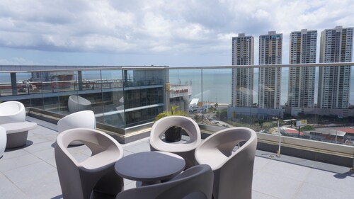 Lovely Modern Apartment Two Bedrooms, Two Bathrooms, Nice Location