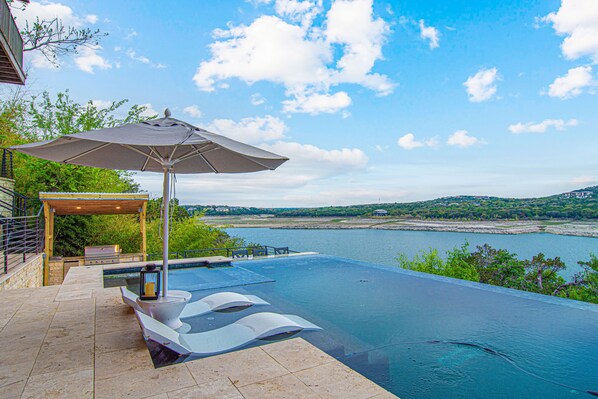 Outdoor pool, an infinity pool