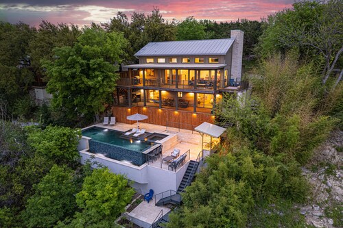 Family & dog friendly luxury waterfront home with pool, hot-tub and boat dock