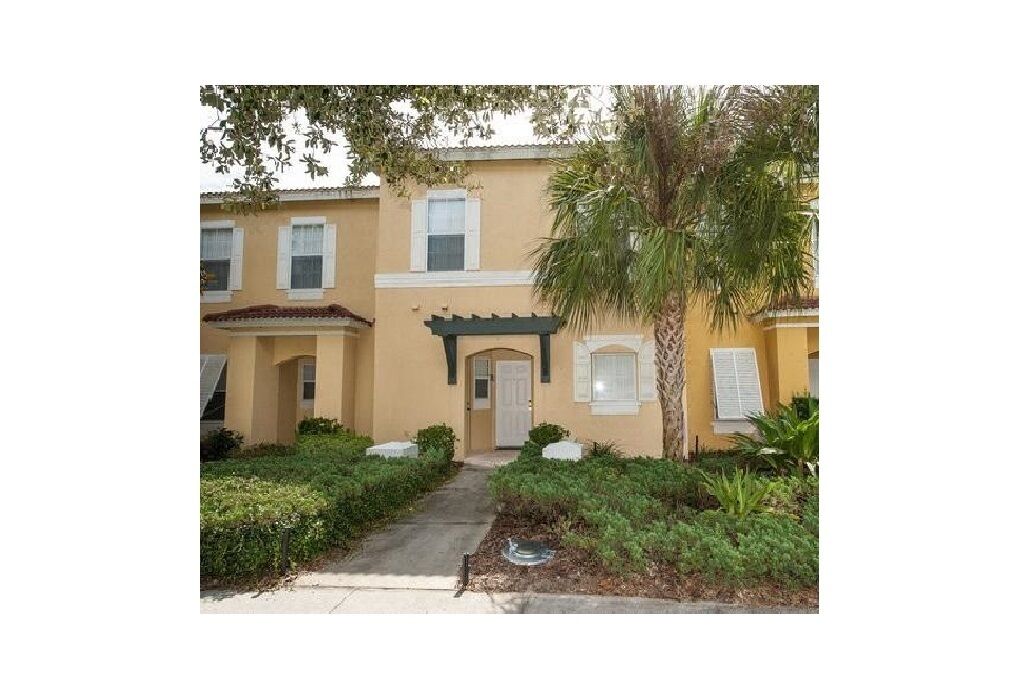 Beautiful townhome community in the amazing Emerald Island Resort