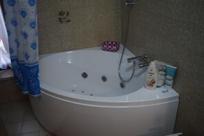 Duschwanne, Whirlpool, Haartrockner, Bidet