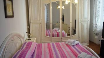 1 bedroom, in-room safe, iron/ironing board, free WiFi