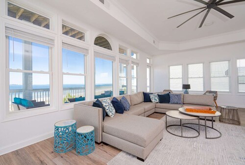 New!! Stunning Gulf Front, private pool, sleeps 16