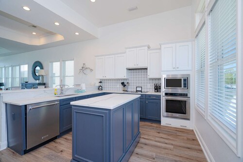 New!! Stunning Gulf Front, private pool, sleeps 16