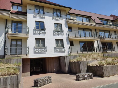 Apartment close to the beach and KYC