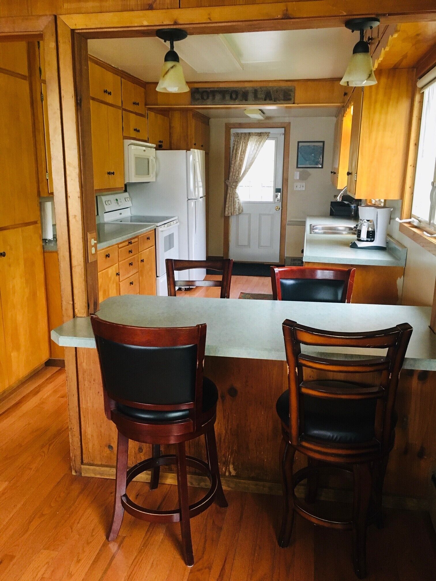 320' of sandy shore - privacy + pontoon available