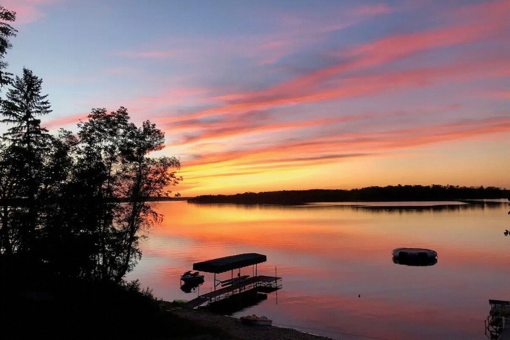 320' of sandy shore - privacy + pontoon available