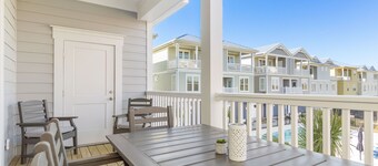 A FEW STEPS TO OCEAN in EMERALD ISLE, NC! Come visit walk to all entertainment!