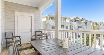 A FEW STEPS TO OCEAN in EMERALD ISLE, NC! Come visit walk to all entertainment!