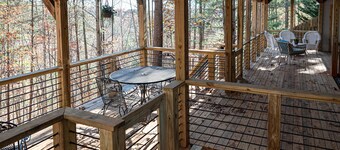 ❤️Beautiful Screen Porch in Dahlonega❤️