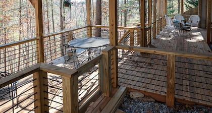 ❤️Beautiful Screen Porch in Dahlonega❤️