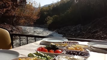 Petit déjeuner buffet compris tous les jours