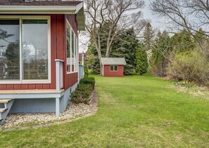 Exterior - Cozy 3 bedroom house - 2 min drive to downtown Fish Creek (Fish Creek)