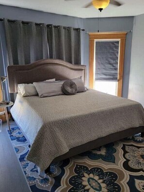 3 Schlafzimmer, Schreibtisch, Bügeleisen/Bügelbrett, Reisekinderbett