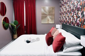 1 quarto, roupas de cama premium, escrivaninha