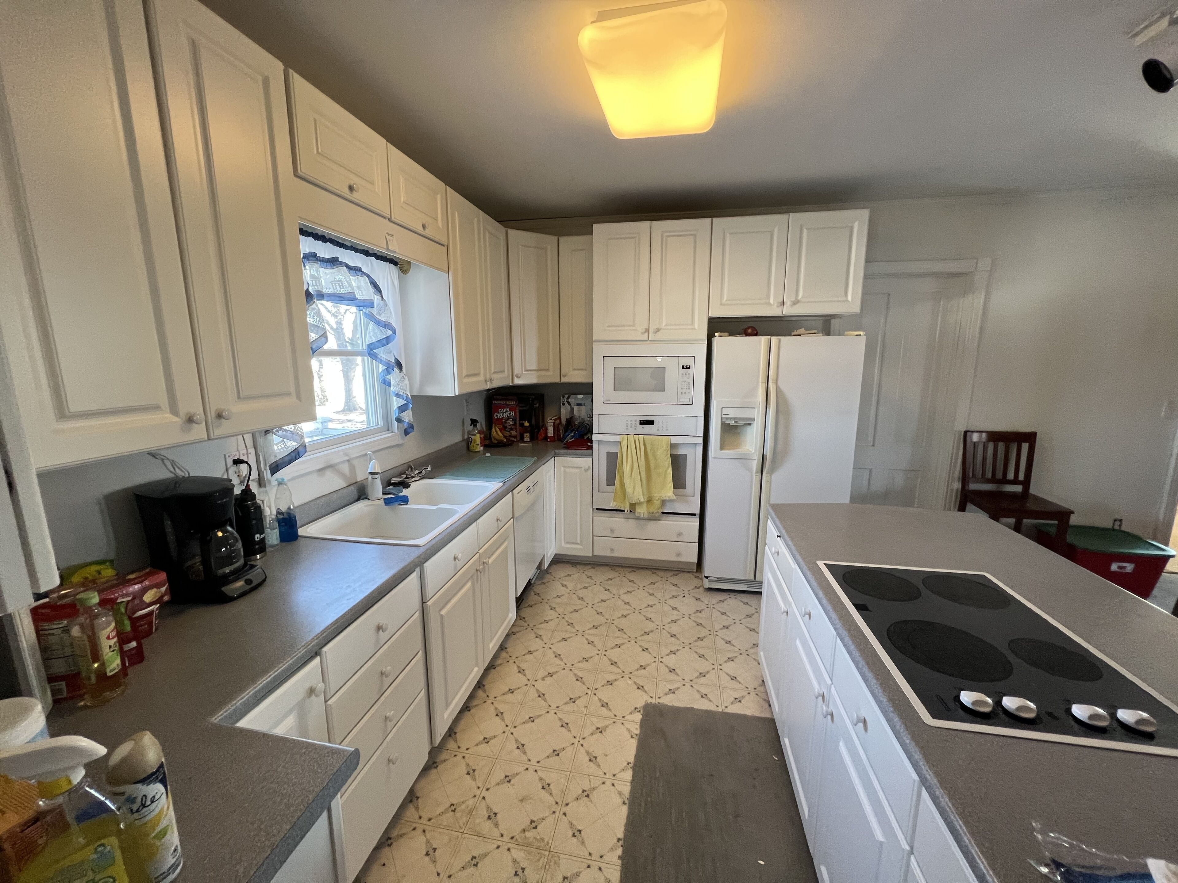 The Oaks House, a Huge 8 BR 1800’s Theme House with Rates as low as $20 per Room