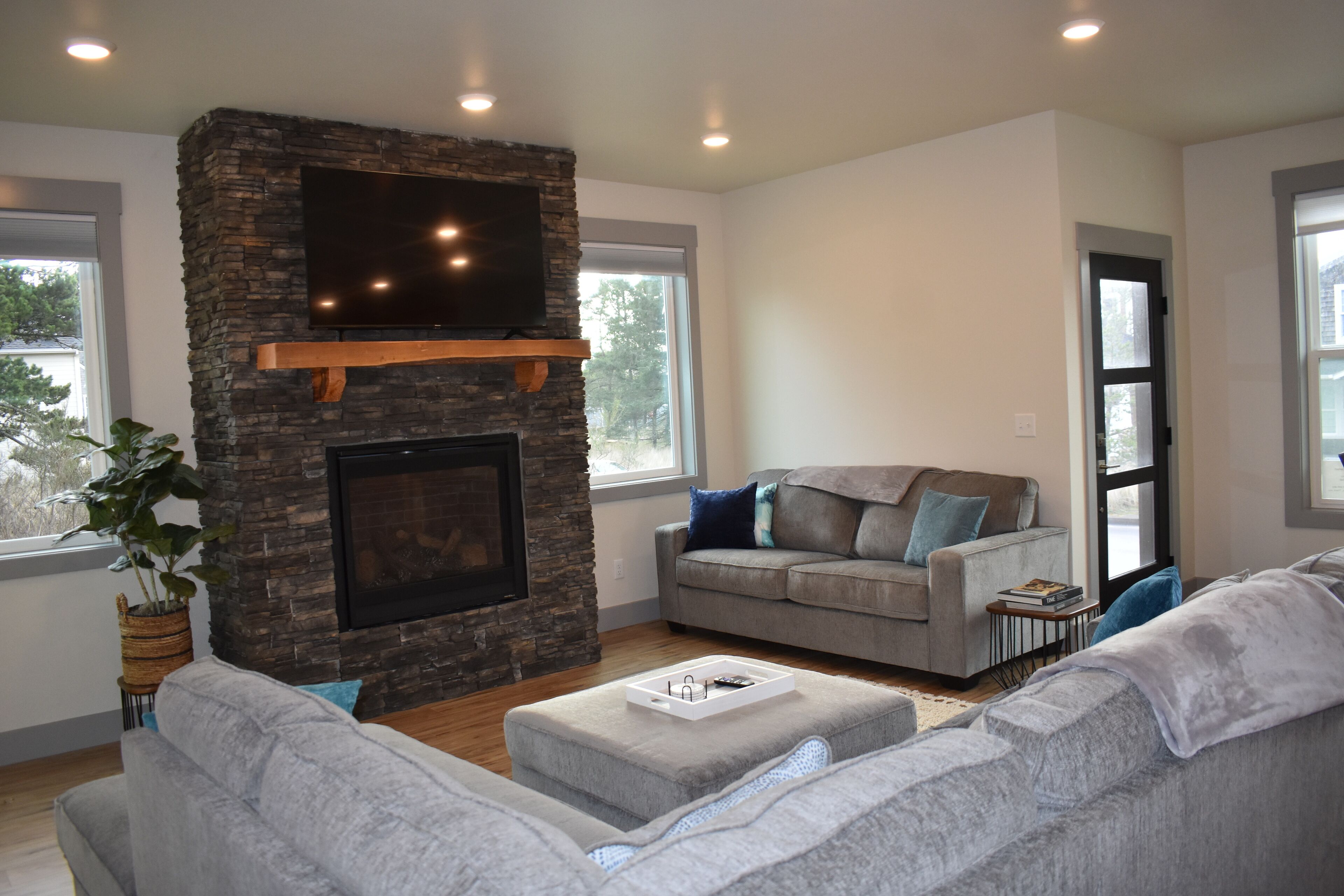 NEW HOME! Pacific City, NHBRHD off Cape Kiwanda Dr, 5 min. walk to beach/Pelican