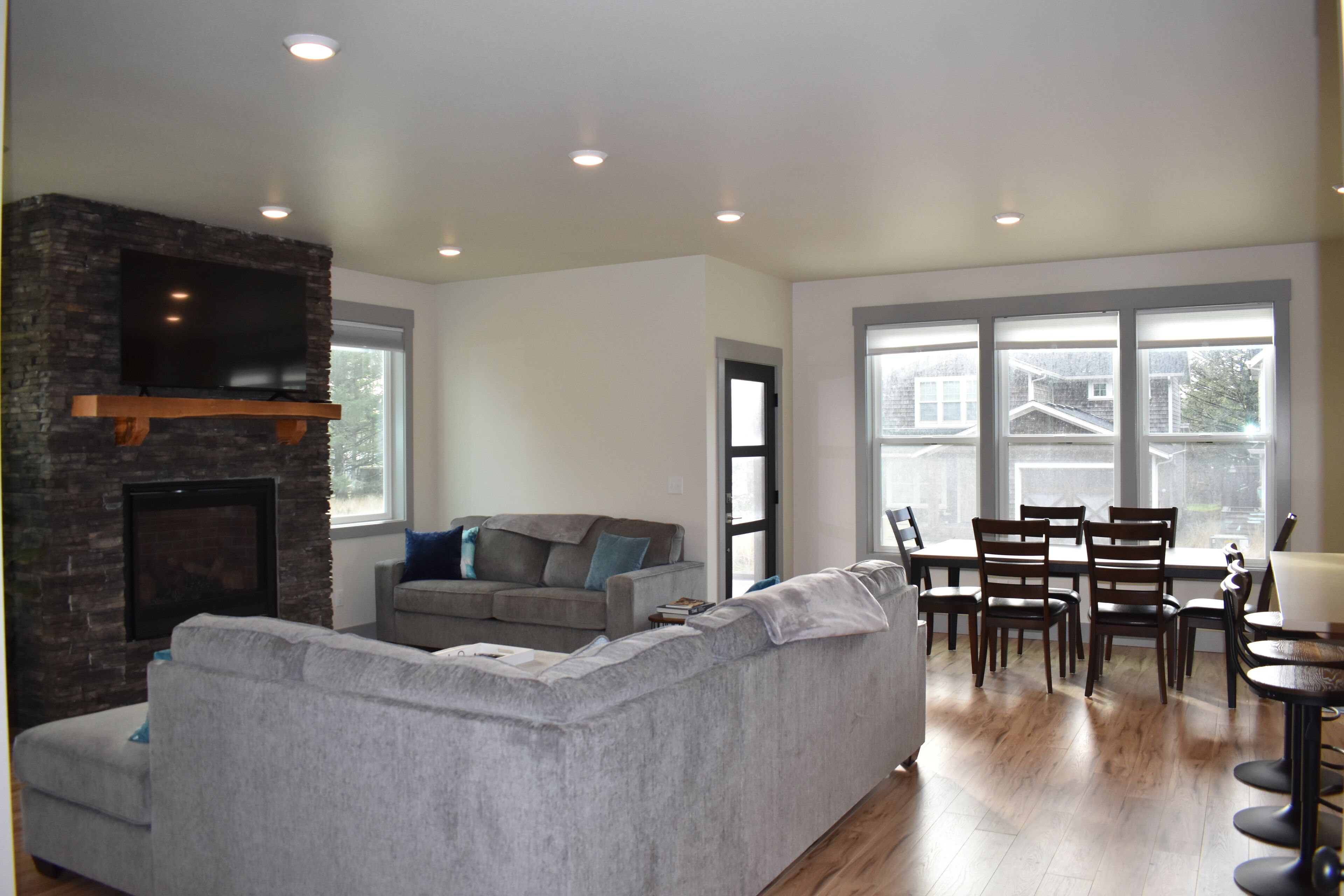 NEW HOME! Pacific City, NHBRHD off Cape Kiwanda Dr, 5 min. walk to beach/Pelican