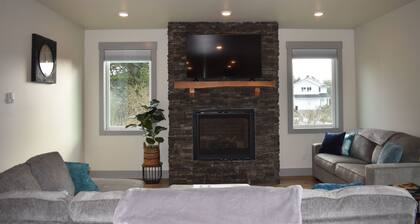 NEW HOME! Pacific City, NHBRHD off Cape Kiwanda Dr, 5 min. walk to beach/Pelican