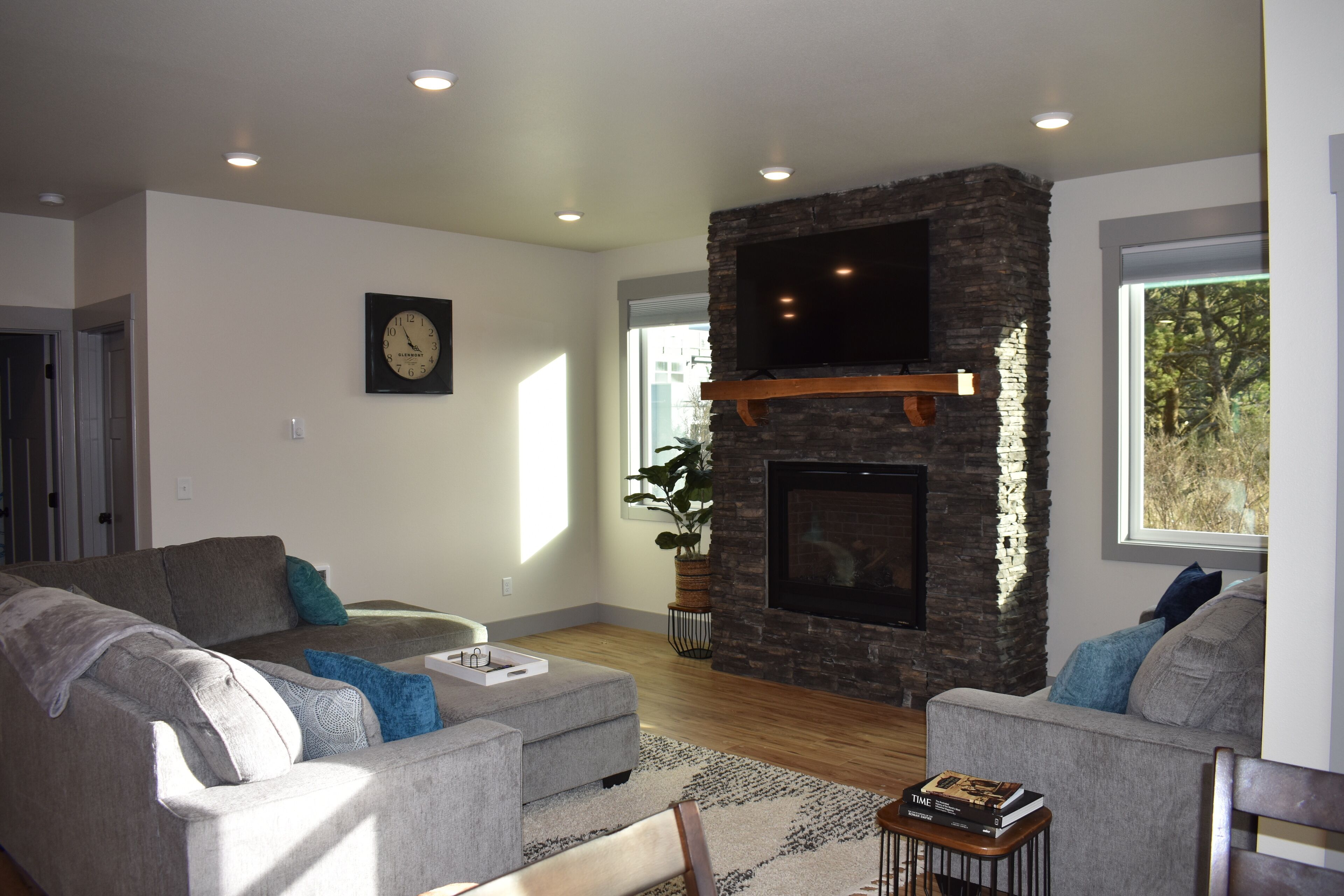 NEW HOME! Pacific City, NHBRHD off Cape Kiwanda Dr, 5 min. walk to beach/Pelican