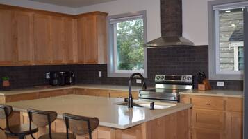 KĂŒhlschrank, Mikrowelle, Ofen, Herdplatte