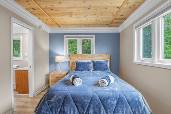 Bureau, fer et planche à repasser, lit parapluie, Wi-Fi gratuit