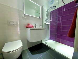 Shower, hair dryer, towels, soap - Beautiful, modern and comfortable apartment right by the sea! (Preko)