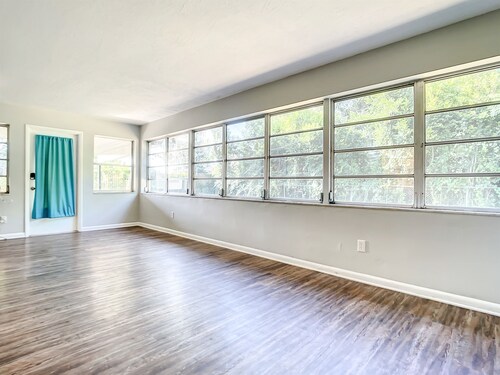 Fully Equipped 3BR Home in Deltona FL w/Garage