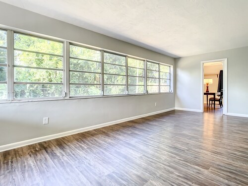 Fully Equipped 3BR Home in Deltona FL w/Garage