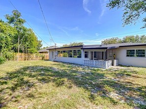 Exterior - Fully Equipped 3BR Home in Deltona FL w/Garage (Deltona)