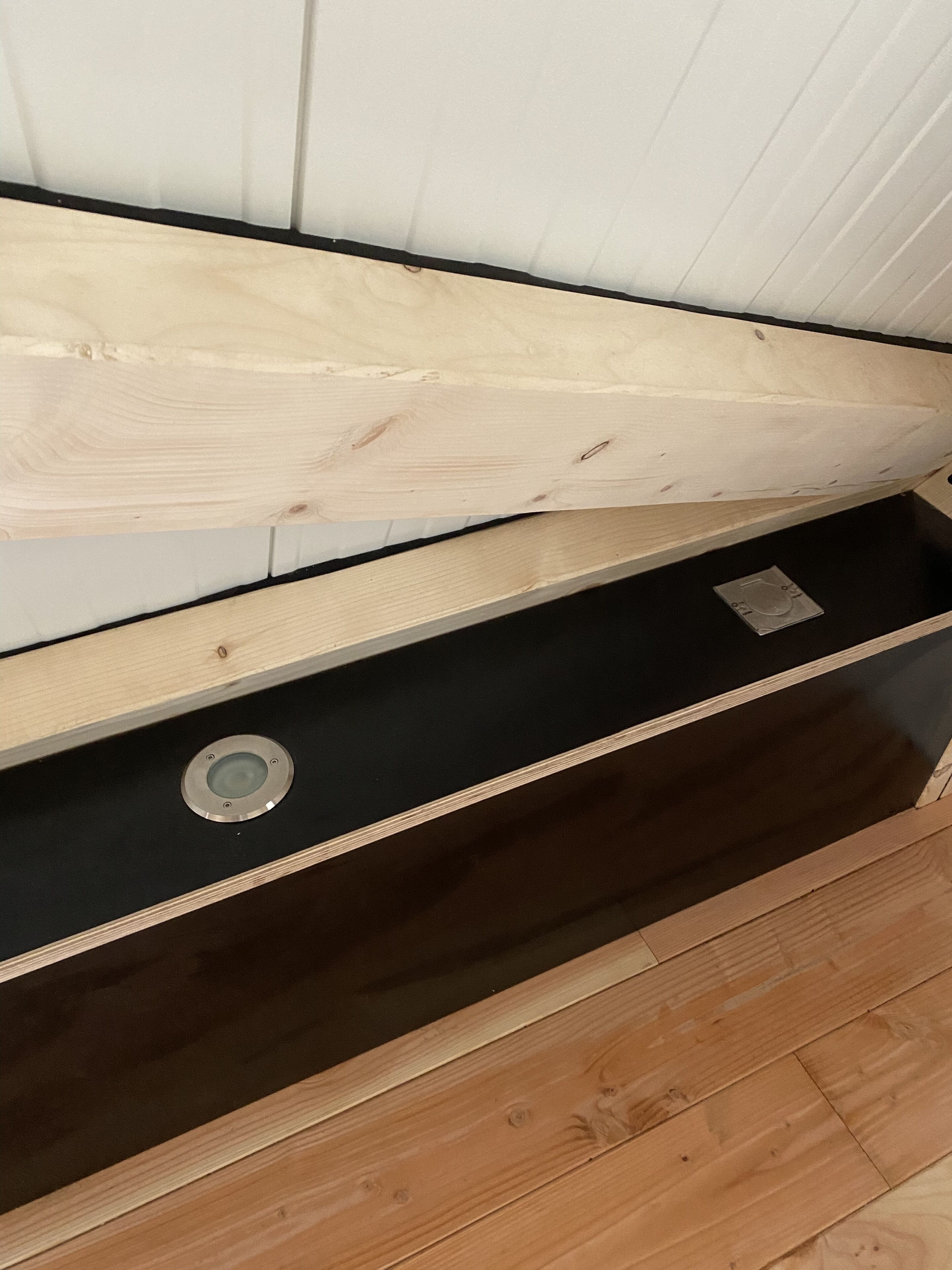 Atypical Chalet Tipi in wooden frame 4 people