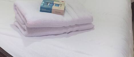 1 chambre, bureau, Wi-Fi gratuit, draps fournis