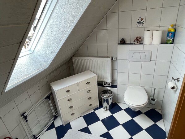 Badekar, hårføner og håndklær